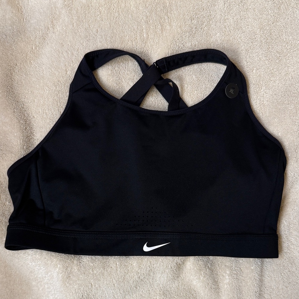 Nike Women's Black Cross-Back Sports Bra